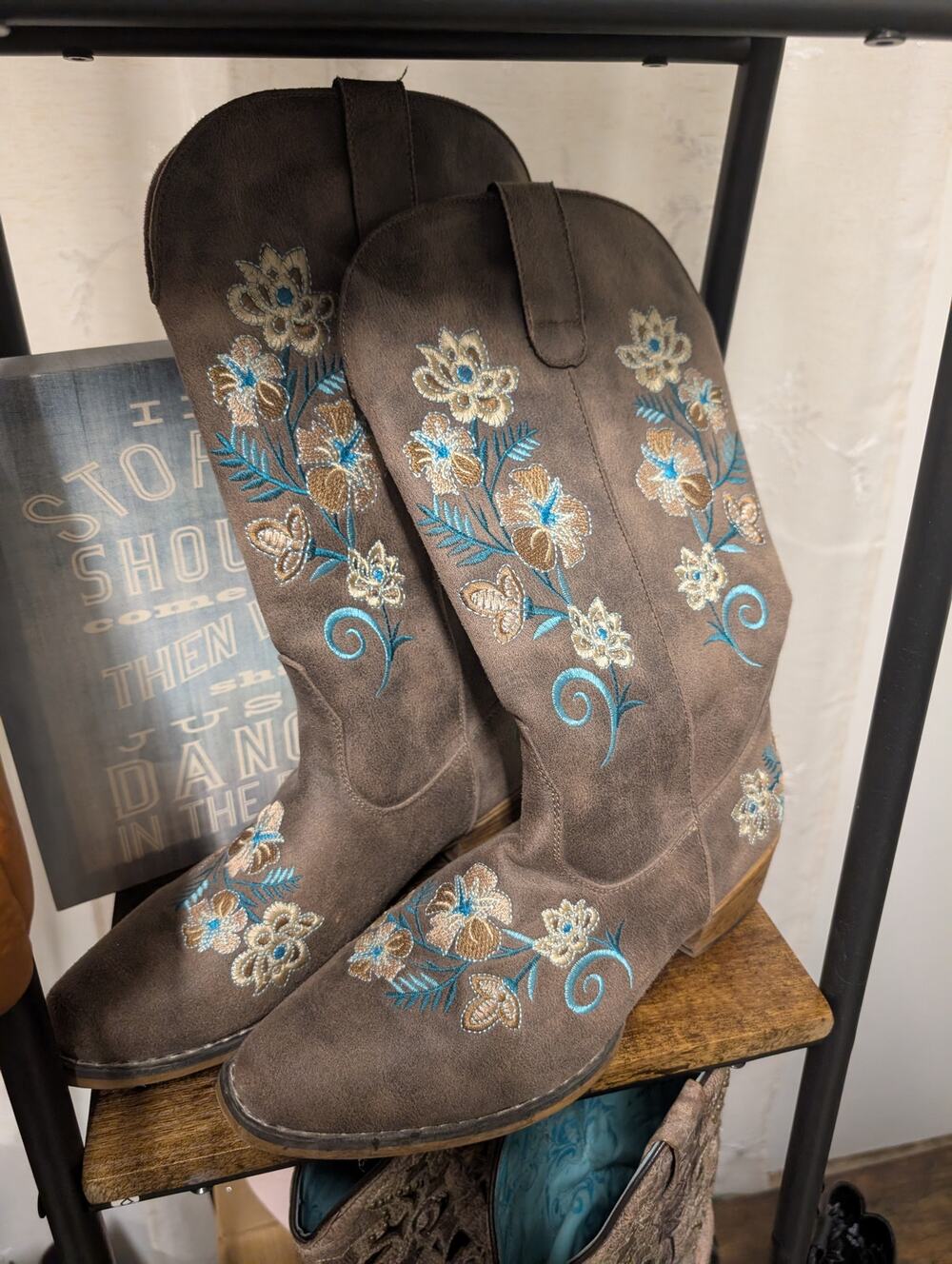 B102 - Roper Women's Riley Floral Western Boots - 10